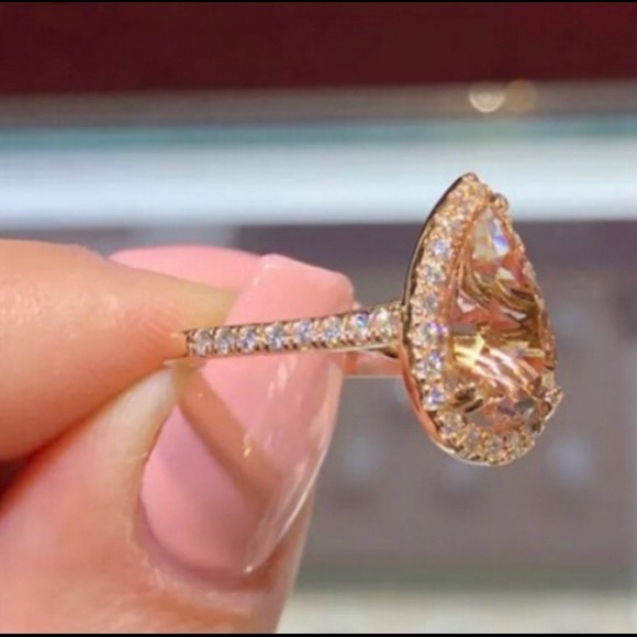 New gorgeous rose gold champagne Crystal ring - Picture 2 of 3